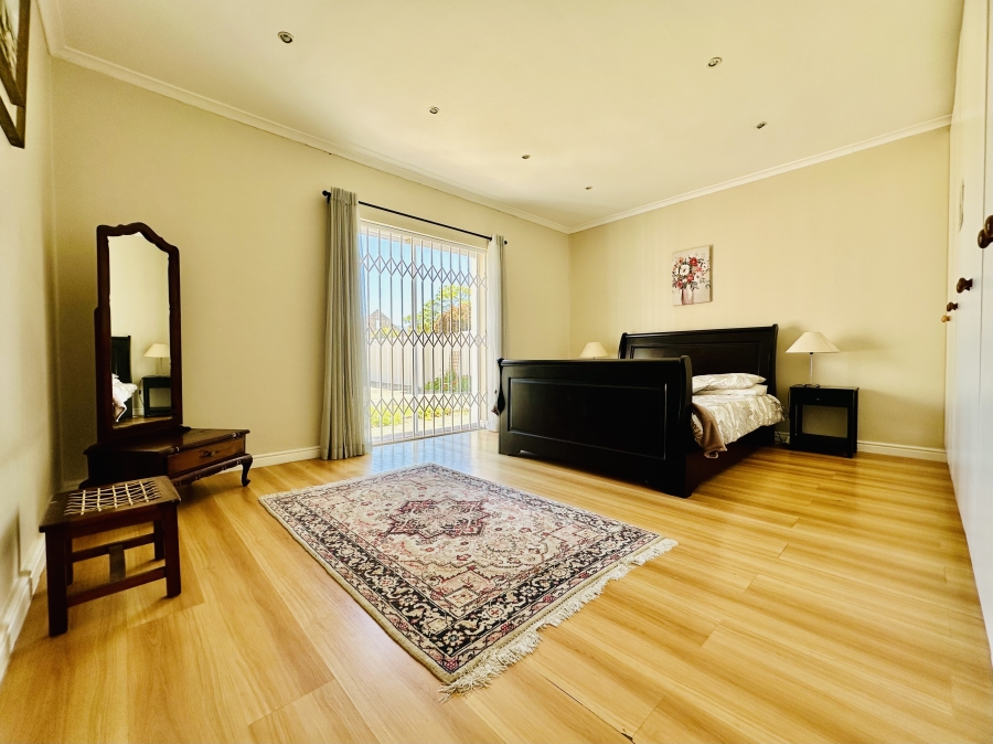 4 Bedroom Property for Sale in Westcliff Western Cape